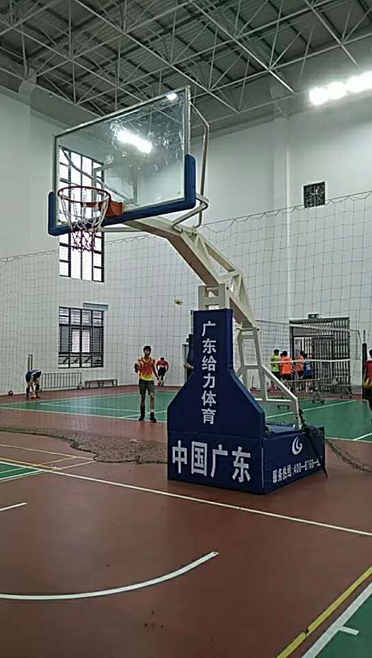  江门台山市一中安装液压篮球架工程案例 